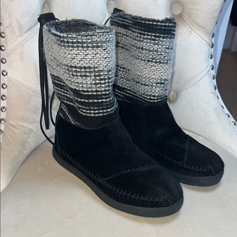 Toms Black Suede Boots with Blue Label‎ Size 6.5
